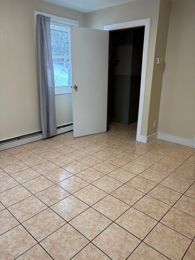 836 6th St, Unit 3 in Rensselaer, NY - Building Photo - Building Photo