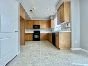 238 Laird Pl in Brentwood, CA - Building Photo - Building Photo