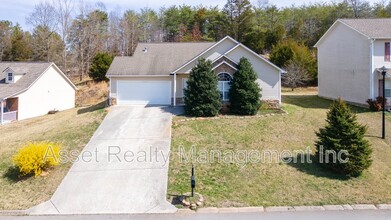 506 Drakewood Rd in Knoxville, TN - Building Photo - Building Photo