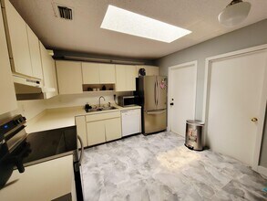 3815 Woodridge Terrace in Palm Springs, FL - Building Photo - Building Photo