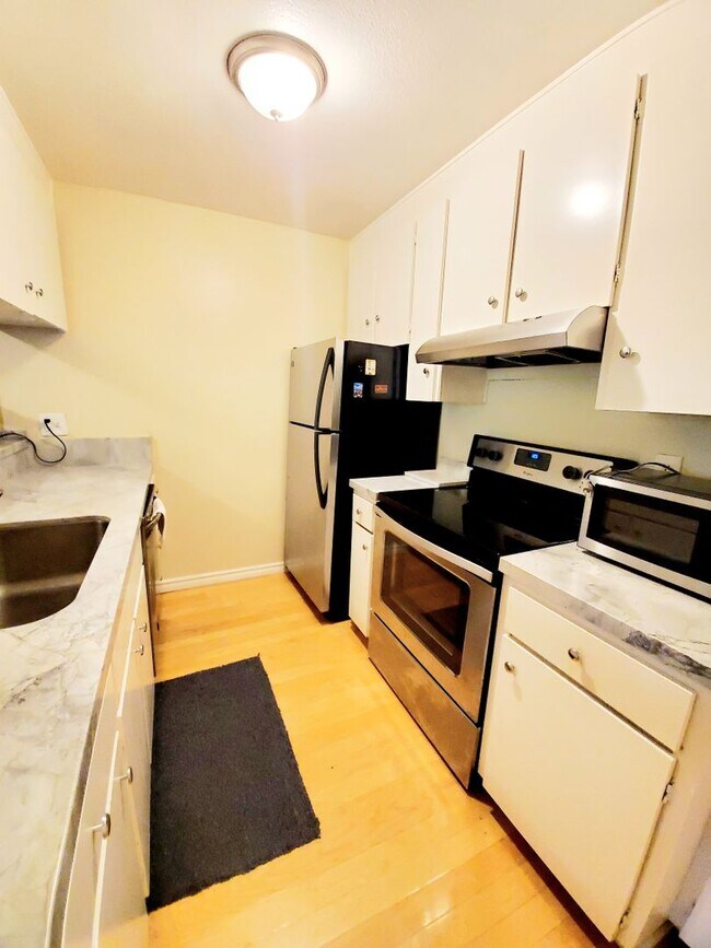 3115 Shelter Creek Ln in San Bruno, CA - Building Photo - Building Photo