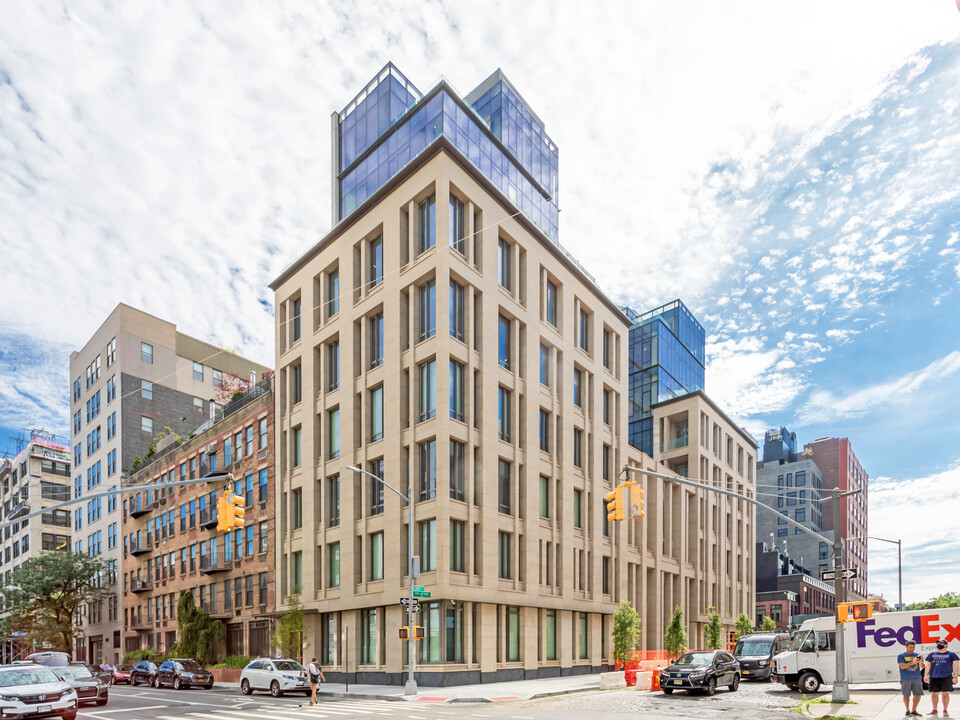 127 Leroy St in New York, NY - Building Photo