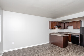 Oakwood Place Apartments in Little Rock, AR - Foto de edificio - Interior Photo