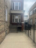 2919 W Diversey Ave, Unit Logan Square in Chicago, IL - Building Photo