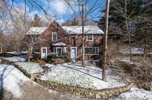 445 Glen Rd in Weston, MA - Building Photo