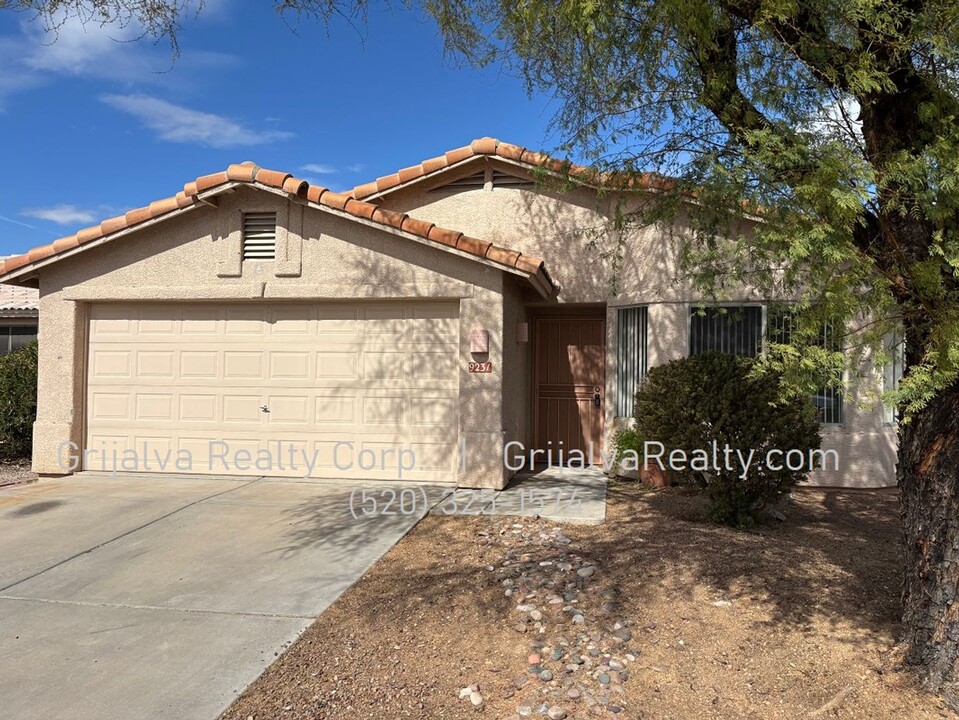 9231 E Corte Arroyo Norte in Tucson, AZ - Building Photo