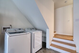 512 NE 56th Ave in Portland, OR - Building Photo - Building Photo