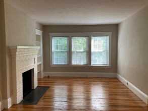 19 Beaconsfield Rd, Unit 2 in Brookline, MA - Building Photo - Building Photo