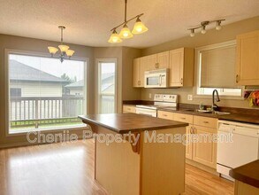 9147-9213 213 St NW in Edmonton, AB - Building Photo - Building Photo