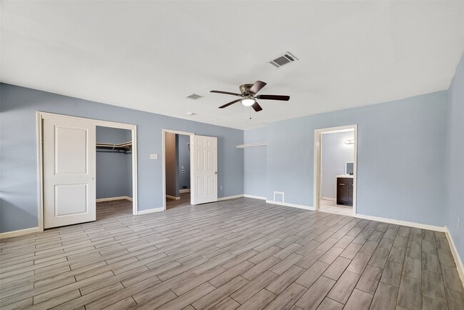 property at 6022 Lyndhurst Dr