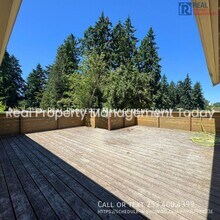 9909 98th St SW in Tacoma, WA - Foto de edificio - Building Photo