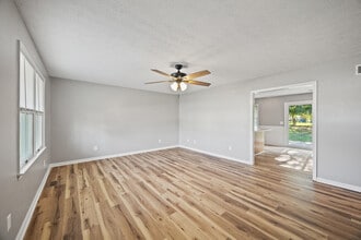 1060 Butler Dr in Lawrenceburg, KY - Building Photo - Building Photo