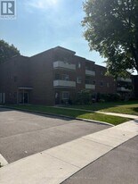 31 Parkside Dr in St Thomas, ON - Building Photo