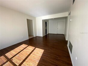 7611 Paula Dr-Unit -2 in Tampa, FL - Building Photo - Building Photo