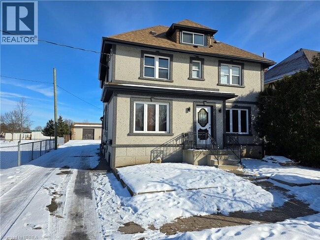 318 Erie Ave in Brantford, ON - Building Photo - Building Photo