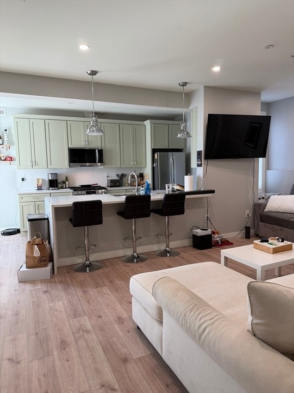 property at 415 E 7th St