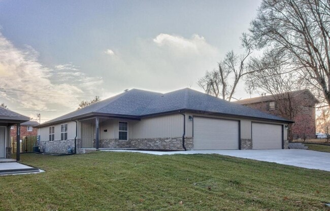 2850 E Stanford St in Springfield, MO - Building Photo - Building Photo