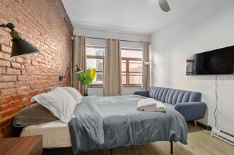 301 W 31st St, Unit SI ID1323979P in New York, NY - Building Photo - Building Photo