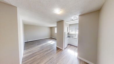 10802-10899 99 St in Grande Prairie, AB - Building Photo - Building Photo