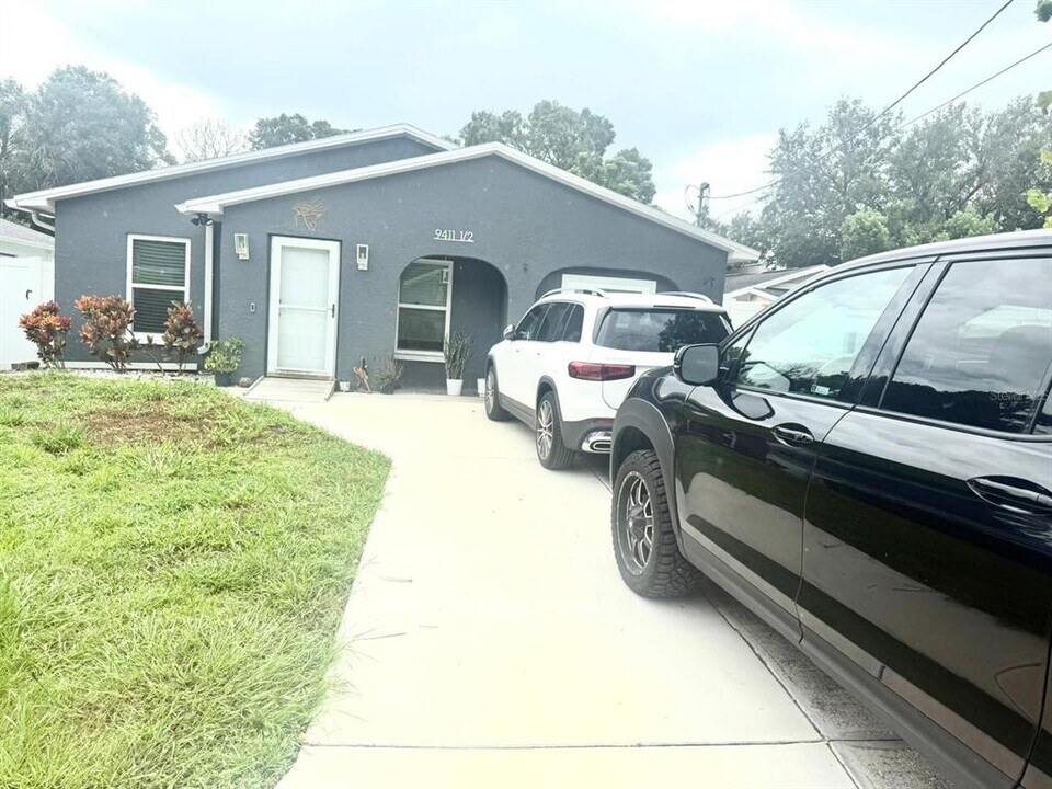 9411 N Rome Cir in Tampa, FL - Building Photo