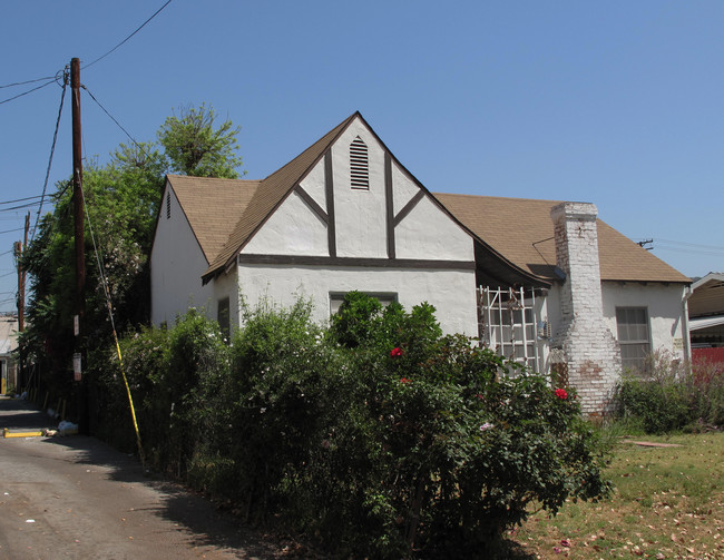 1417 Rock Glen Ave in Glendale, CA - Foto de edificio - Building Photo