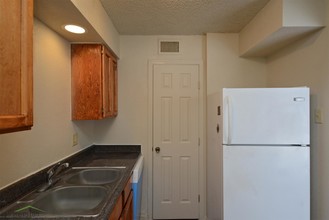 Spanish Crest Apartments in San Antonio, TX - Building Photo - Interior Photo