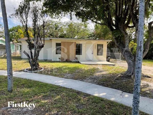 property at 1501 NW 16th Ln