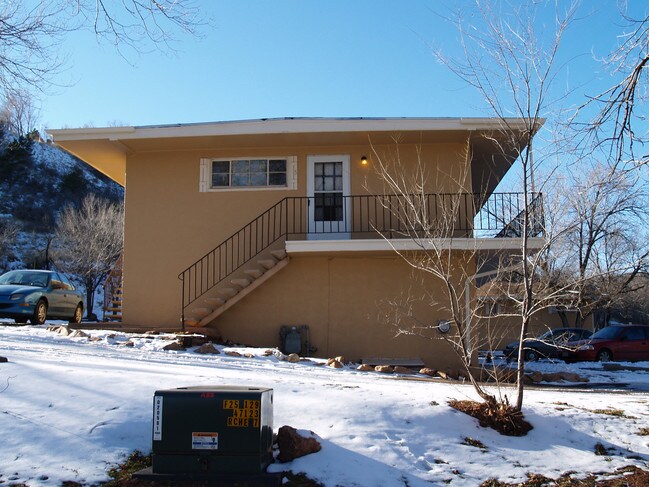 Canyon Retreat Apartments in Colorado Springs, CO - Foto de edificio - Building Photo