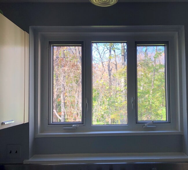 10500 Montrose Ave in Bethesda, MD - Building Photo - Building Photo