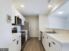 302 Baughmans Ln in Frederick, MD - Building Photo