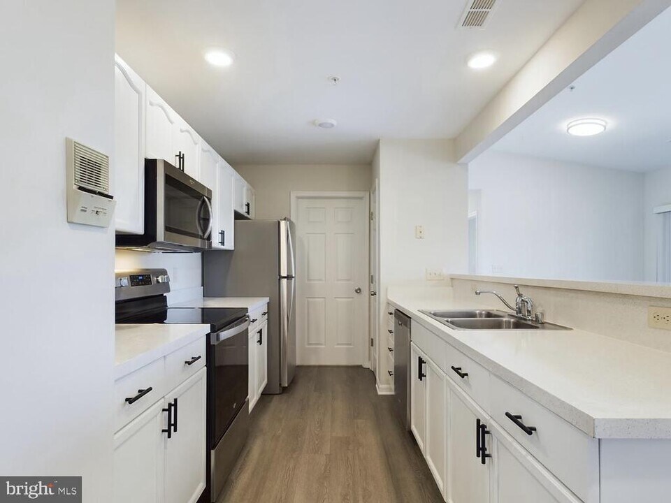 302 Baughmans Ln in Frederick, MD - Building Photo