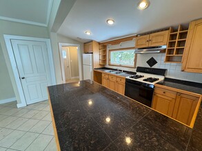 8 Nevele Rd in Ellenville, NY - Building Photo - Building Photo