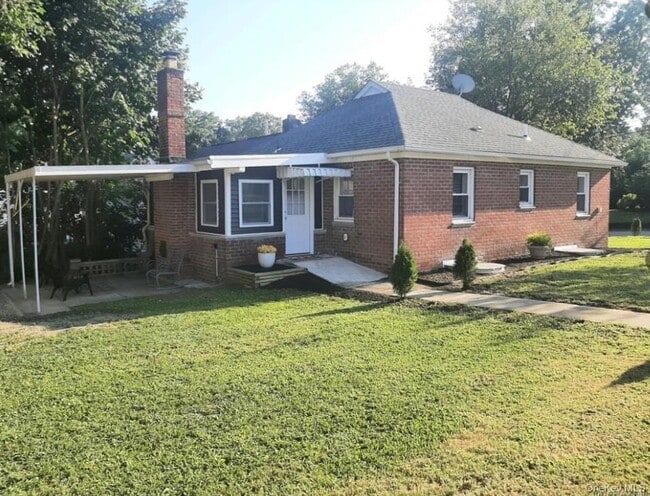 property at 8 Poplar St