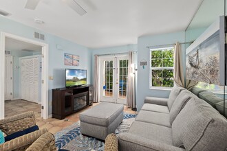 2347 S Central Ave in Flagler Beach, FL - Foto de edificio - Building Photo