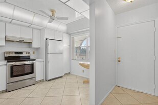 3204 Portofino Point in Coconut Creek, FL - Building Photo