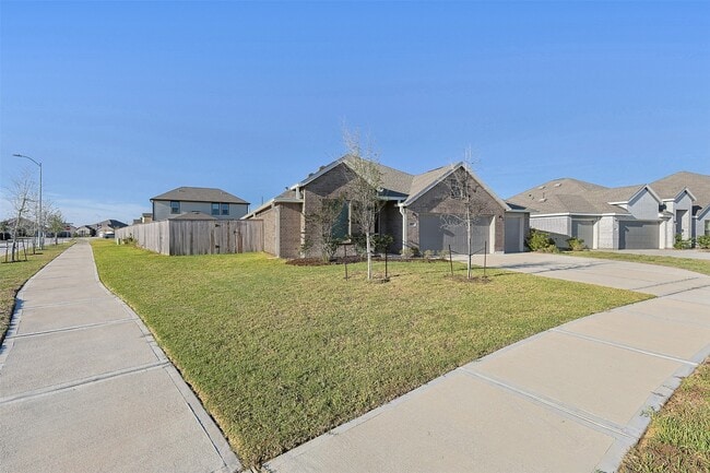 9527 Twilight Briar Ln in Baytown, TX - Foto de edificio - Building Photo
