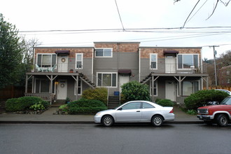 2478 NW Savier St in Portland, OR - Foto de edificio - Building Photo