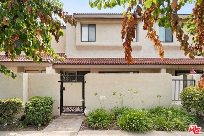 property at 6021 Lindley Ave