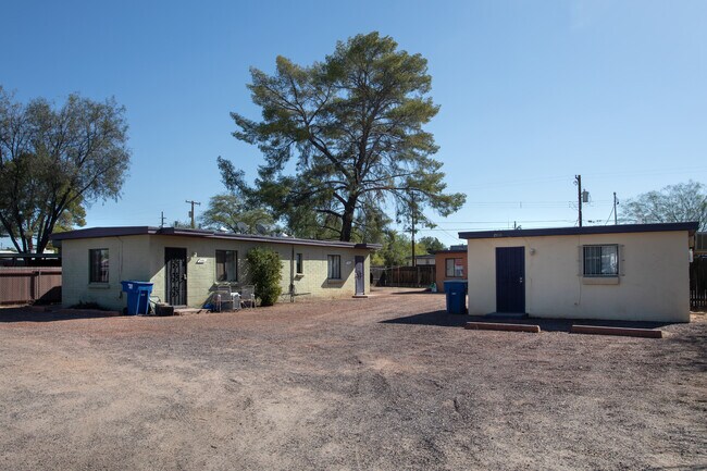 2100-2108 E 18th St in Tucson, AZ - Foto de edificio - Building Photo