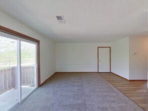 3421 W Zoo Blvd-Unit -Apartment 4 in Wichita, KS - Building Photo - Building Photo