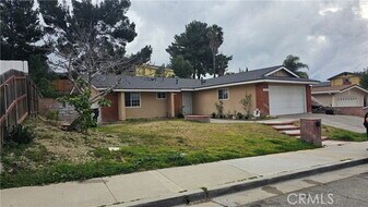 19668 Crystal Springs Ct in Santa Clarita, CA - Building Photo