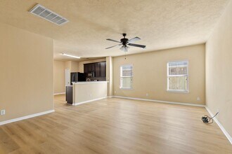 7014 Hazelnut Ln in Baytown, TX - Building Photo - Building Photo