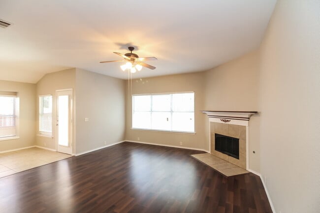 8433 Asheville Ln in Fort Worth, TX - Building Photo - Building Photo
