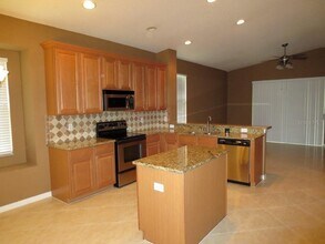 11204 Avery Oaks Dr in Tampa, FL - Building Photo - Building Photo