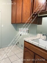 200 Justin Ct in Shafter, CA - Foto de edificio - Building Photo
