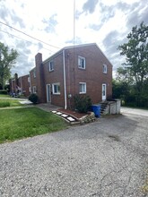 28 Dorsey St, Unit 1 in Bridgeville, PA - Foto de edificio - Building Photo