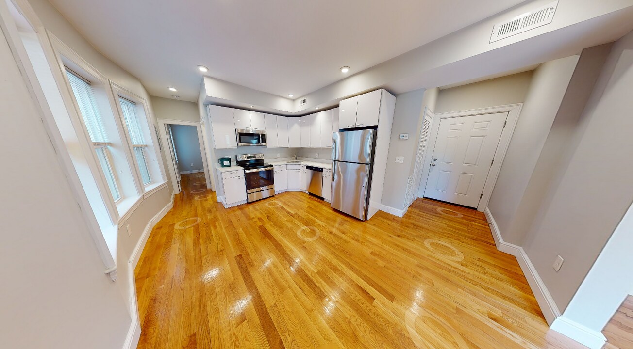 900 Massachusetts Ave, Unit 7 in Cambridge, MA - Building Photo