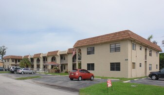 2141 NE 42nd St in Lighthouse Point, FL - Building Photo