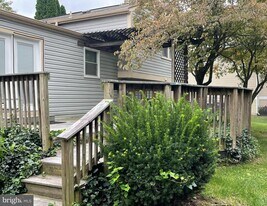 3006 Summershade Ct in Herndon, VA - Building Photo