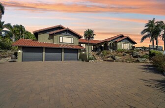 2073 Elevado Rd in Vista, CA - Building Photo - Building Photo